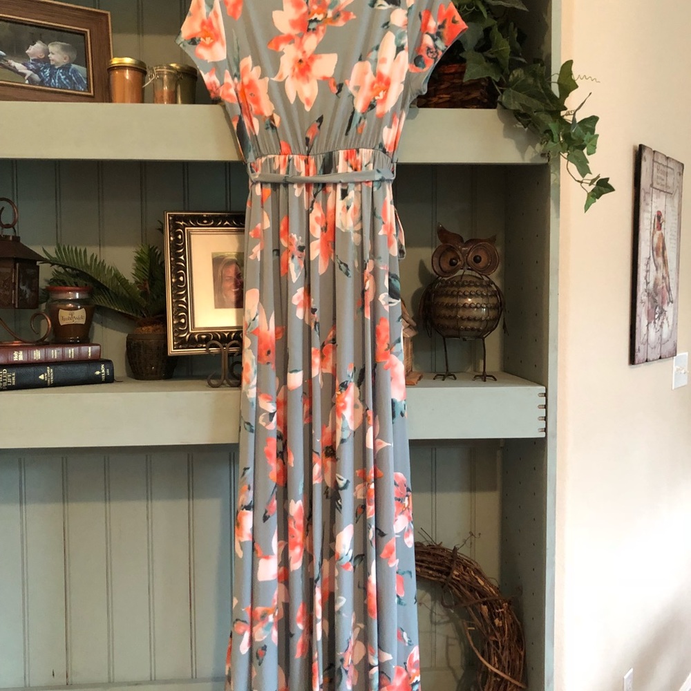 Beautiful Maternity dress. Blue and pink floral.